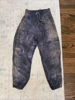 Wide Leg Tie-Dye Jogger Pants in Blue/Charcoal